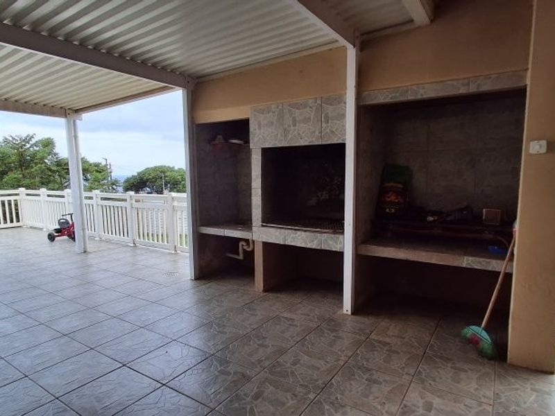 Spectacular Ocean Views Meet Spacious Family Living Today - Photo 4
