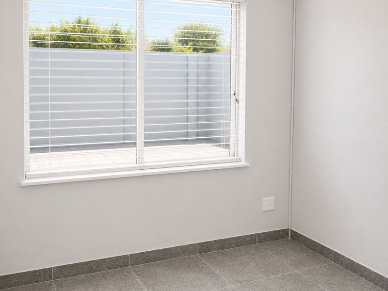 Modern, 2Bedroom Home in a Secure Complex Grassy Park - Photo 10