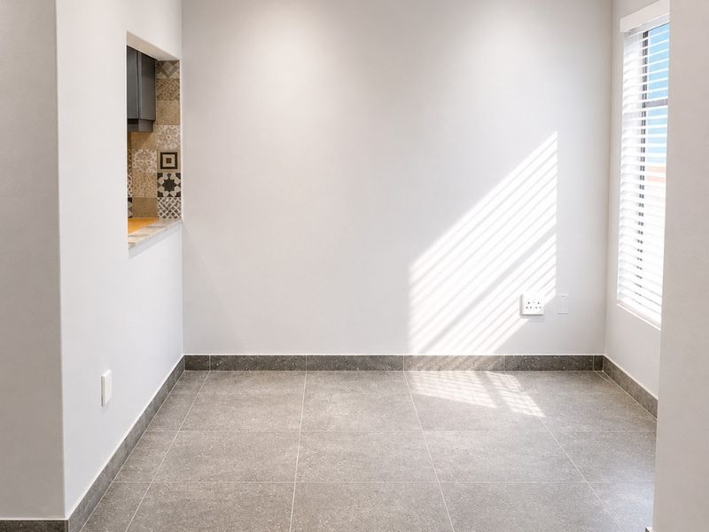 Modern, 2Bedroom Home in a Secure Complex Grassy Park - Photo 3