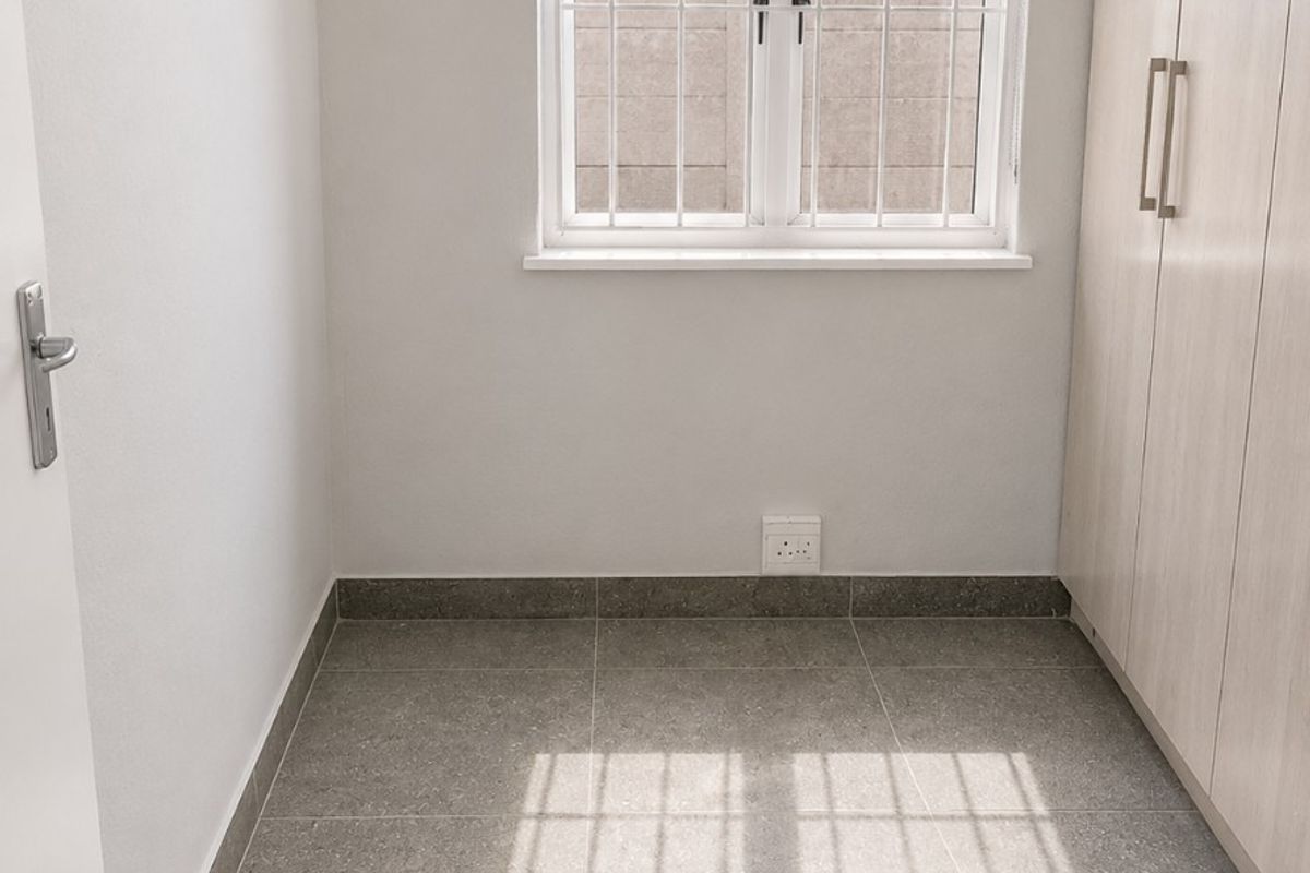 Modern, 2Bedroom Home in a Secure Complex Grassy Park - Photo 5