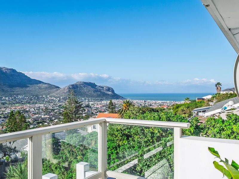 Mountainside Coastal Living with Panoramic Valley and Ocean Views in Fish Hoek - Photo 2