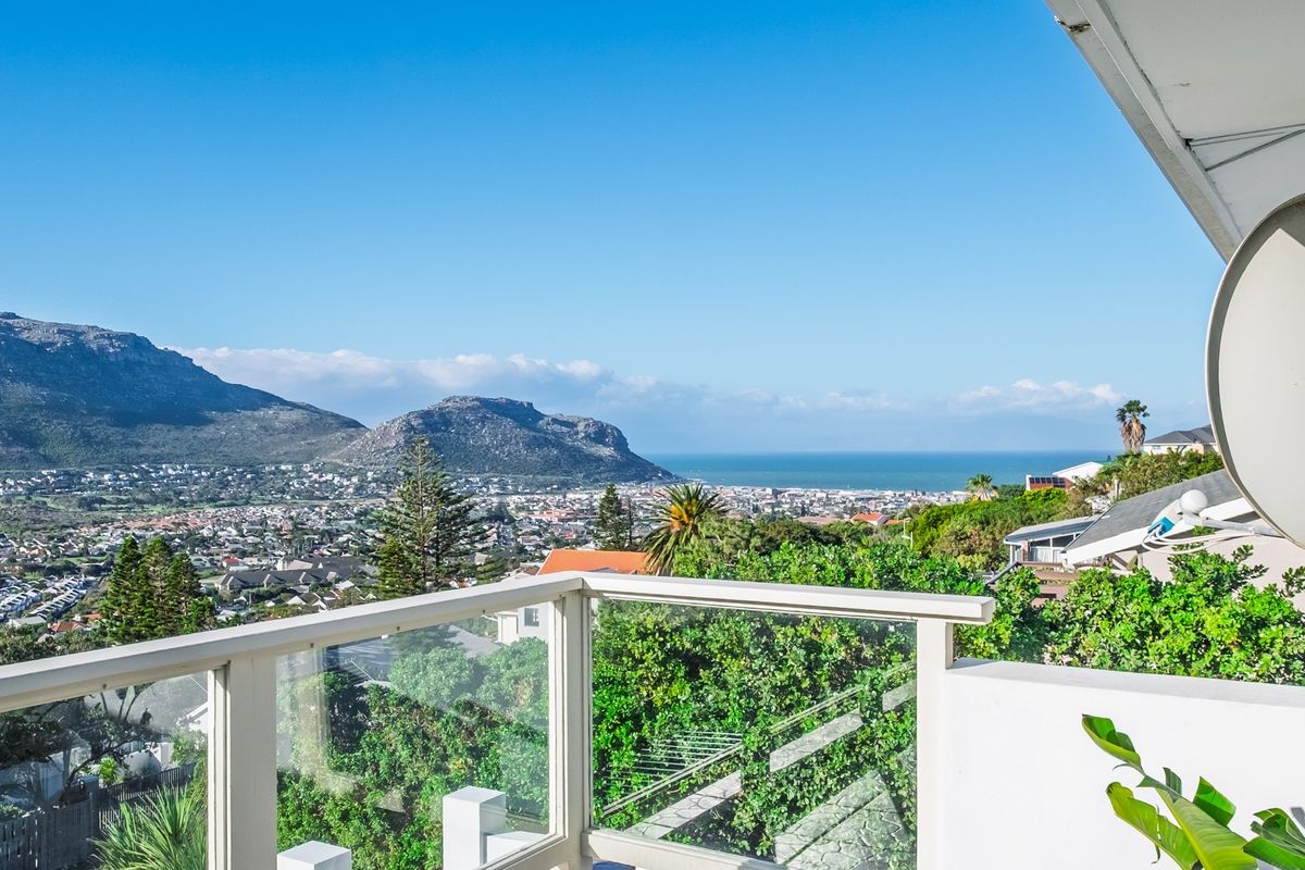 Newly Renovated Entertainer's Haven with Ocean Views and Income-Generating Flatlet - Photo 2