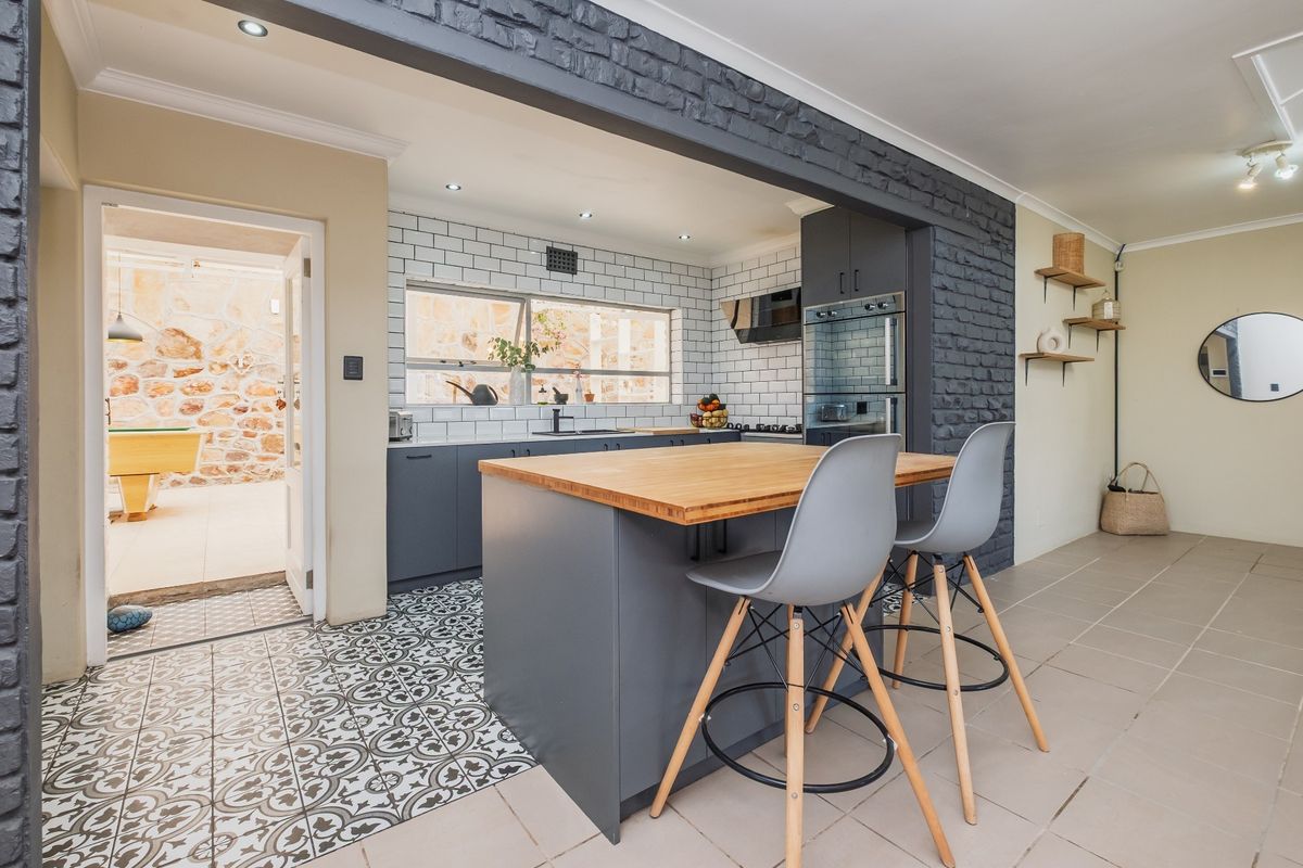 Newly Renovated Entertainer's Haven with Ocean Views and Income-Generating Flatlet - Photo 4