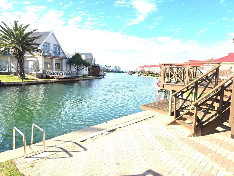 EXCLUSIVE MANDATE: Luxury,  Canal-Front   | Minutes from the Beach | Marina Martinique, Jeffreys Bay - Photo 1