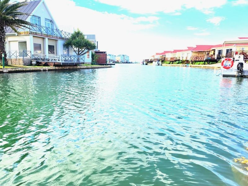 EXCLUSIVE MANDATE: Luxury,  Canal-Front   | Minutes from the Beach | Marina Martinique, Jeffreys Bay - Photo 2