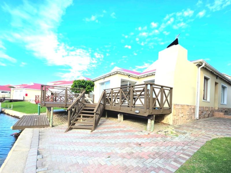 EXCLUSIVE MANDATE: Luxury,  Canal-Front   | Minutes from the Beach | Marina Martinique, Jeffreys Bay - Photo 7