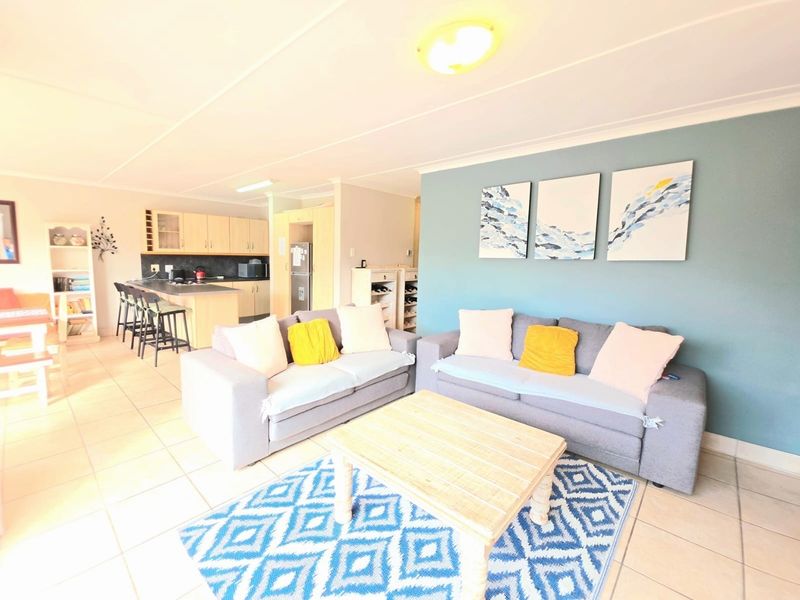 EXCLUSIVE MANDATE: Luxury,  Canal-Front   | Minutes from the Beach | Marina Martinique, Jeffreys Bay - Photo 10