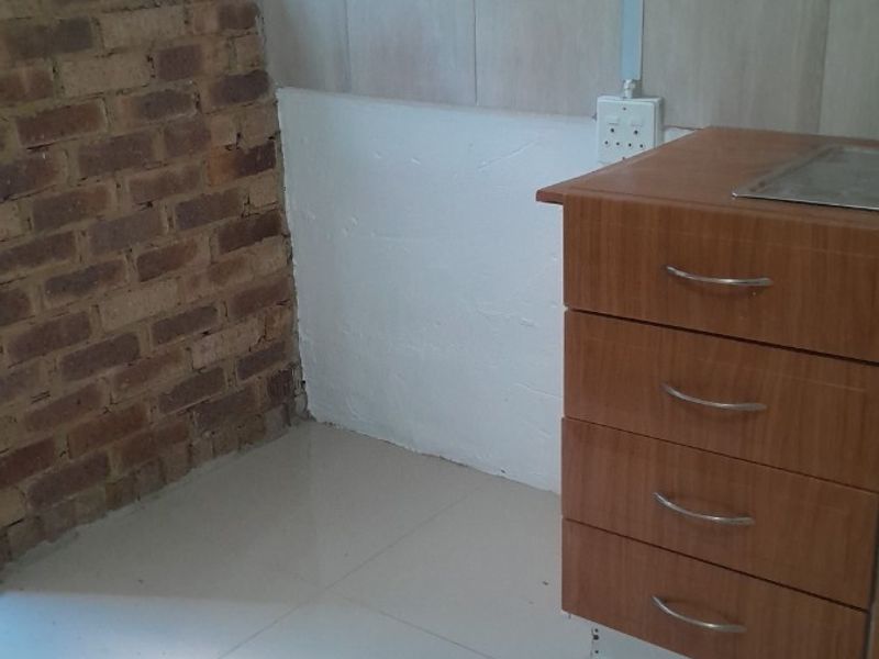 Cottage To Rent in Protea North, Soweto - Photo 6