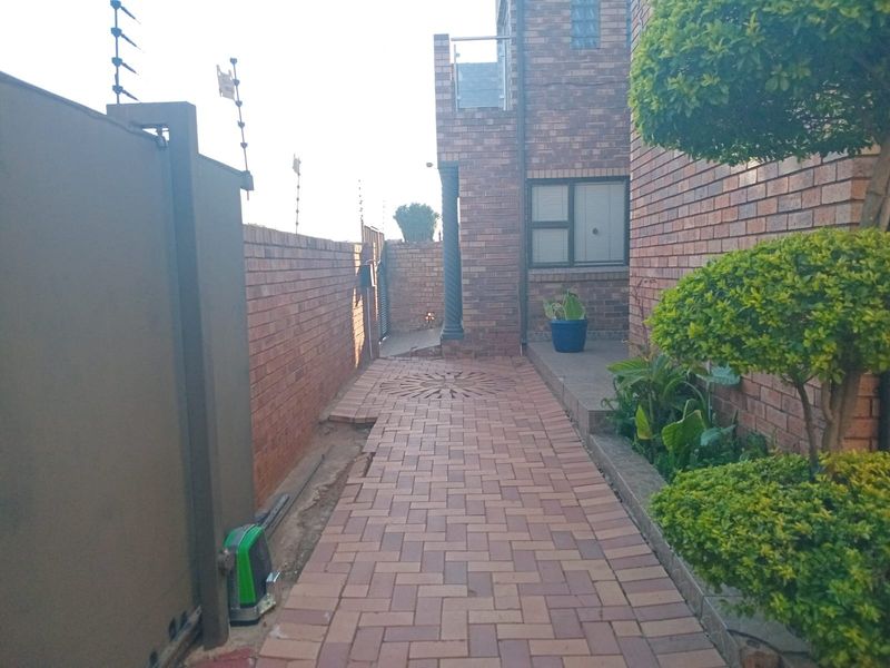 Cottage To Rent in Protea North, Soweto - Photo 2
