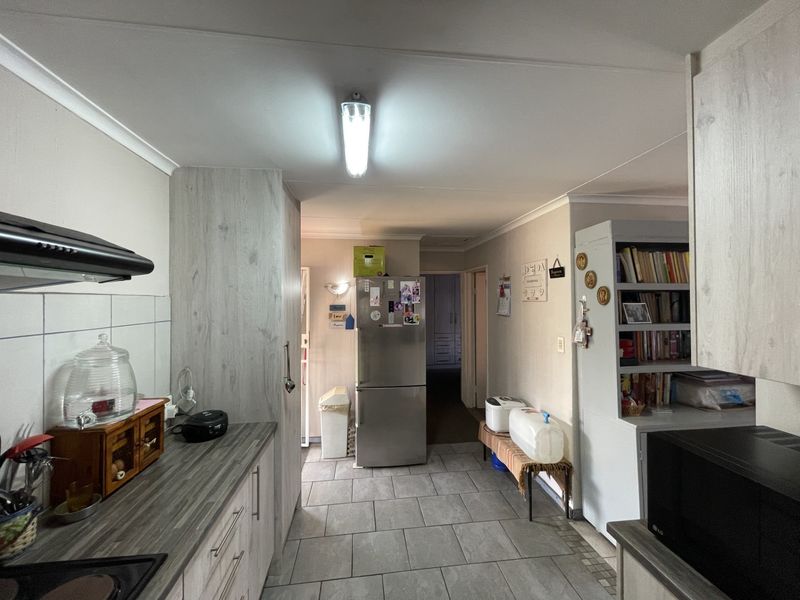 House for Sale: Sherwood Gardens - Photo 6