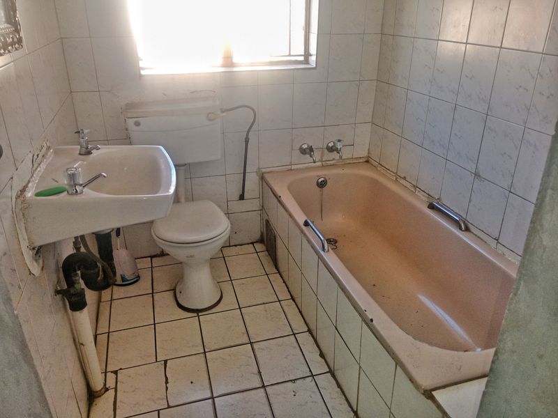 Big 3 Bedroom House For Sale in Mabopane, Lebanon - Photo 8