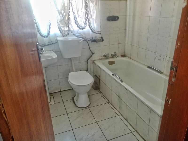 Big 3 Bedroom House For Sale in Mabopane, Lebanon - Photo 10