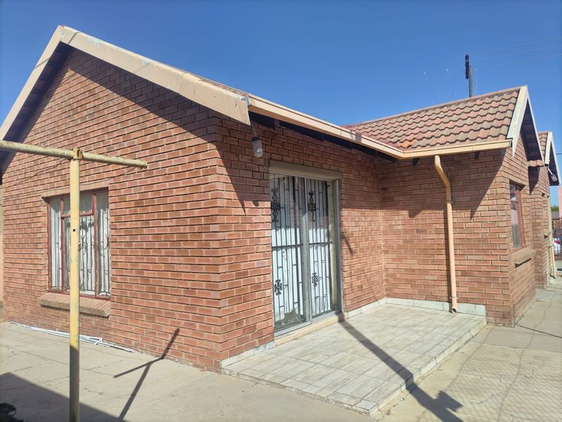 Big 3 Bedroom House For Sale in Mabopane, Lebanon - Photo 3