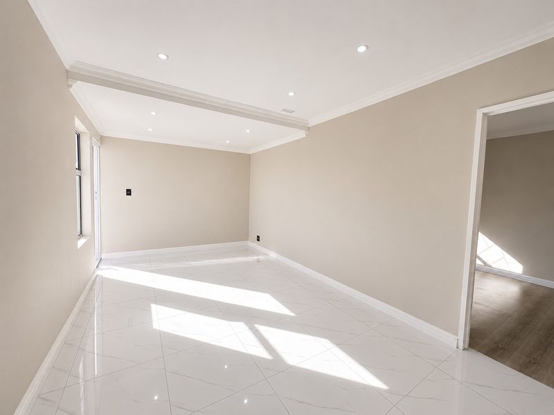 Fully Renovated Family Home with Designer Kitchen, Bathroom and 4-Car Garage, Rondevlei Park - Photo 6