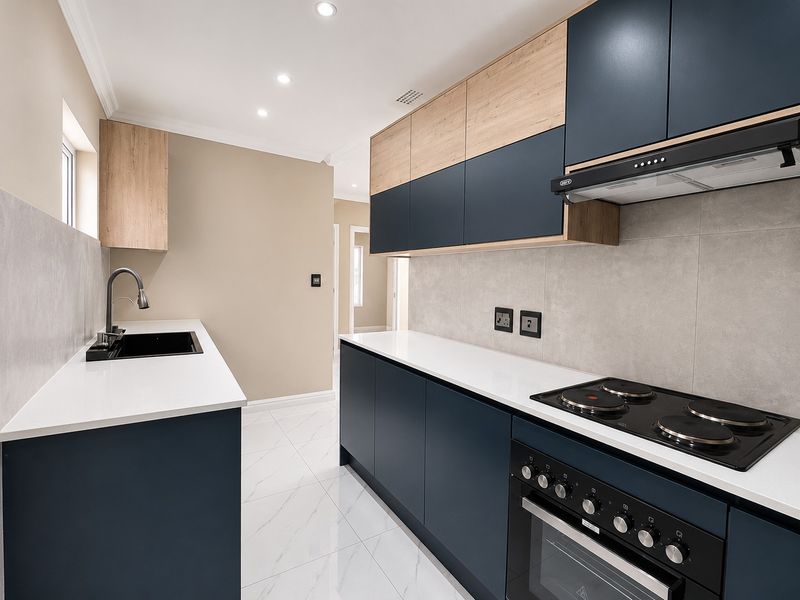 Fully Renovated Family Home with Designer Kitchen, Bathroom and 4-Car Garage, Rondevlei Park - Photo 10