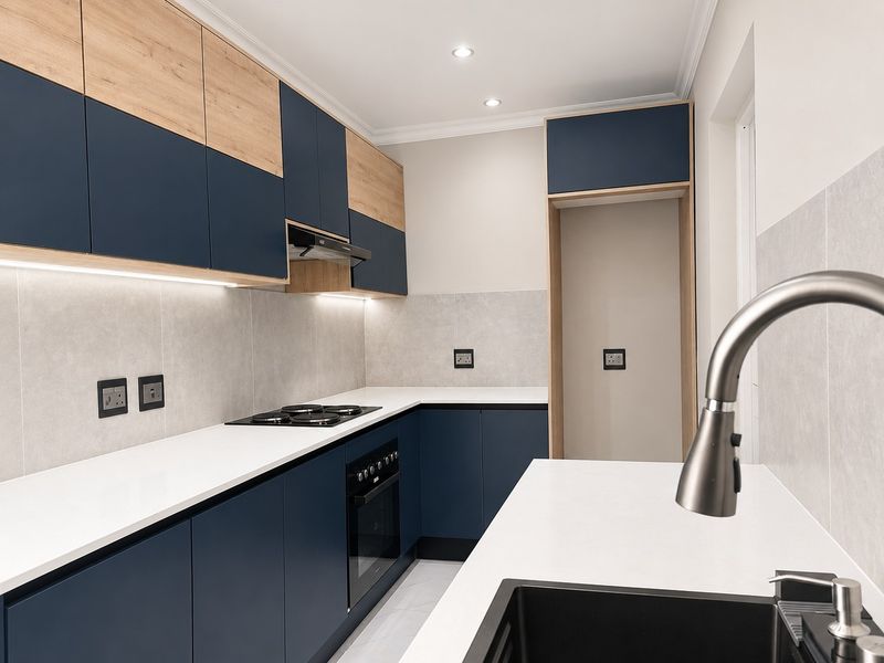 Fully Renovated Family Home with Designer Kitchen, Bathroom and 4-Car Garage, Rondevlei Park - Photo 8
