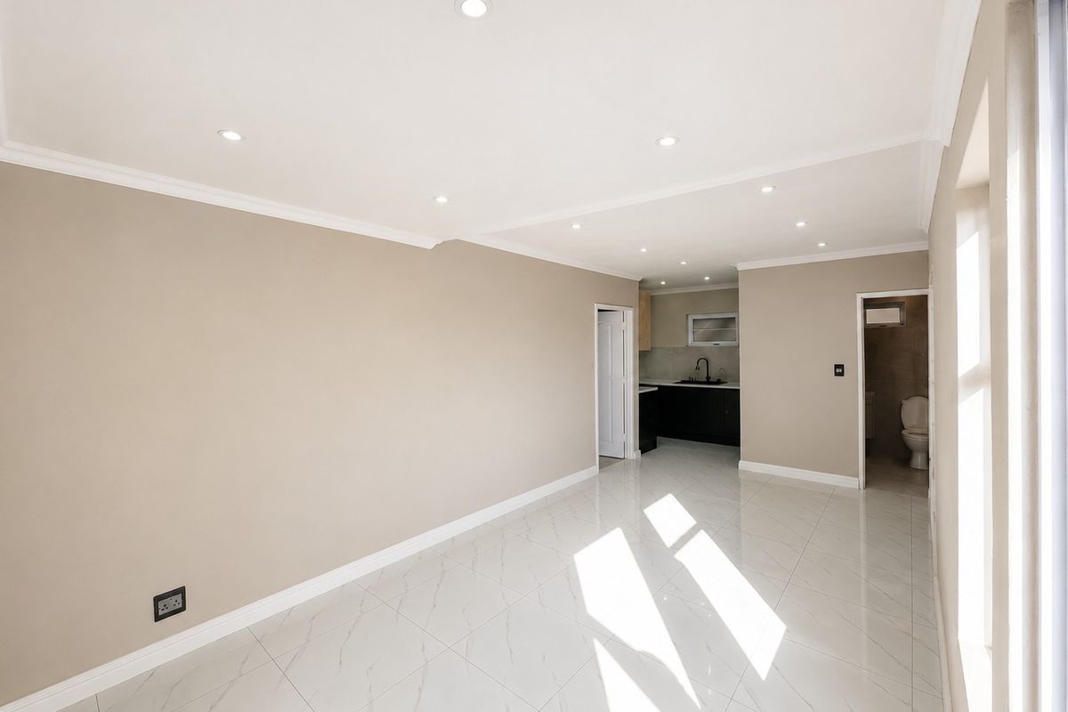 Fully Renovated Family Home with Designer Kitchen, Bathroom and 4-Car Garage, Rondevlei Park - Photo 5