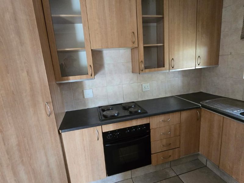 Townhouse For Sale in Parkrand, Boksburg - Photo 6
