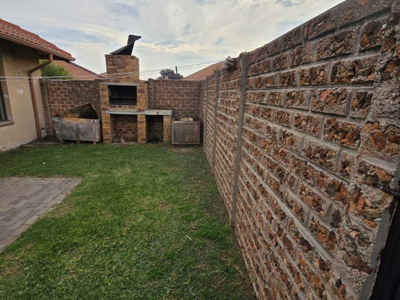 Townhouse For Sale in Parkrand, Boksburg - Photo 10