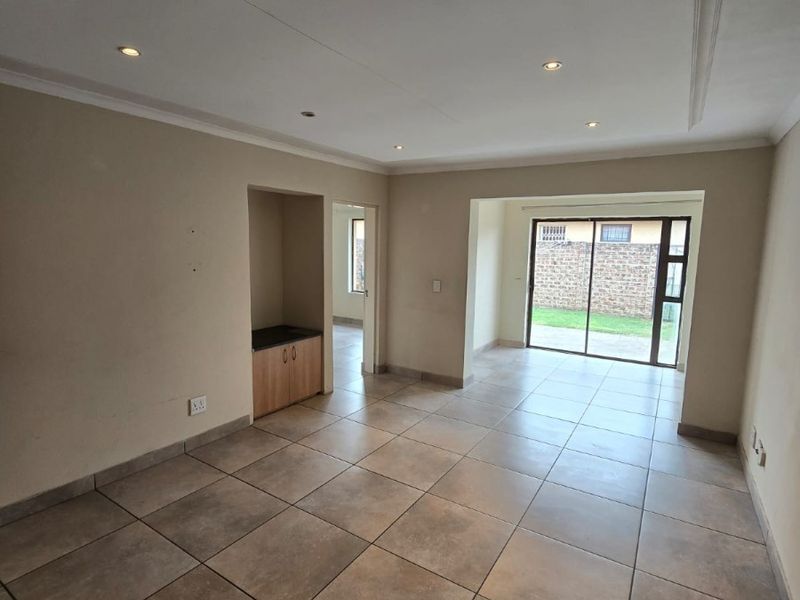 Townhouse For Sale in Parkrand, Boksburg - Photo 9
