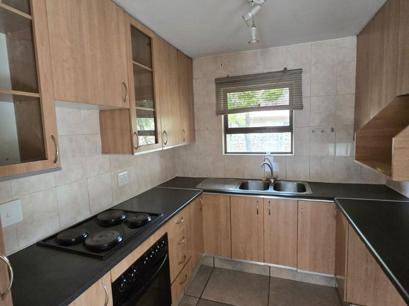 Townhouse For Sale in Parkrand, Boksburg - Photo 8