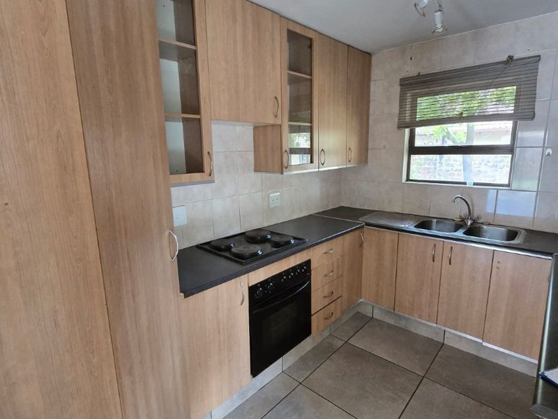 Townhouse For Sale in Parkrand, Boksburg - Photo 4