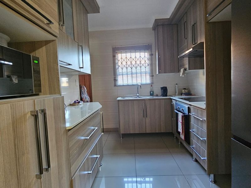 House To Rent in The Orchards, Akasia - Photo 6