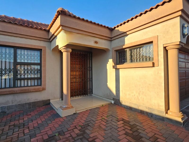 House To Rent in The Orchards, Akasia - Photo 1