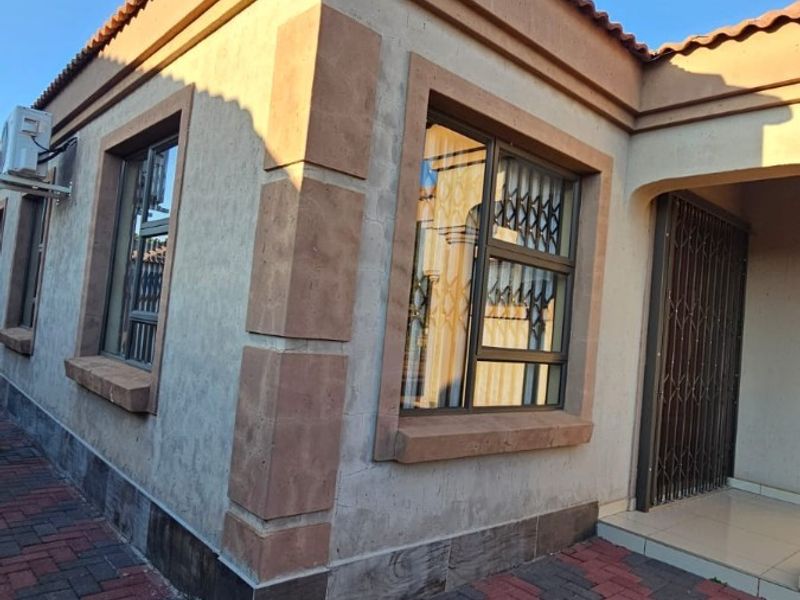 House To Rent in The Orchards, Akasia - Photo 9