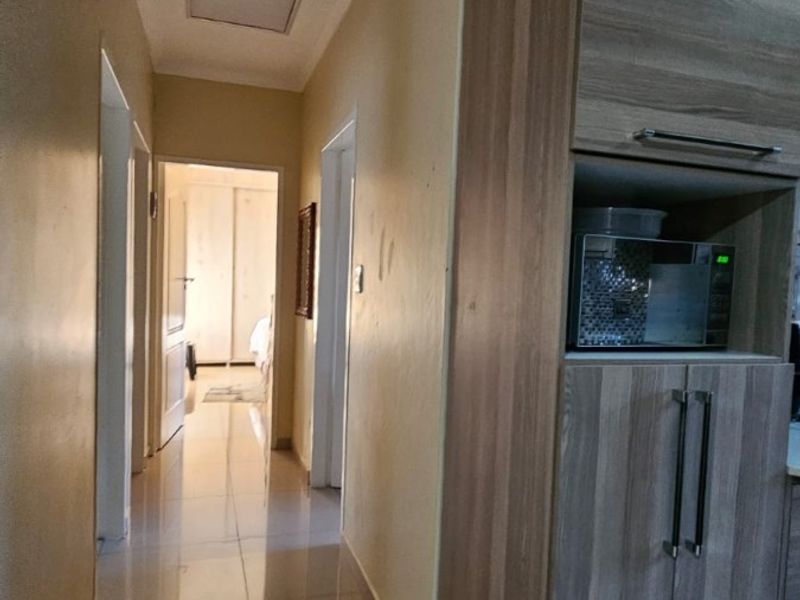 House To Rent in The Orchards, Akasia - Photo 8