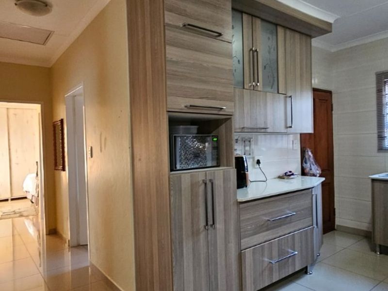 House To Rent in The Orchards, Akasia - Photo 3