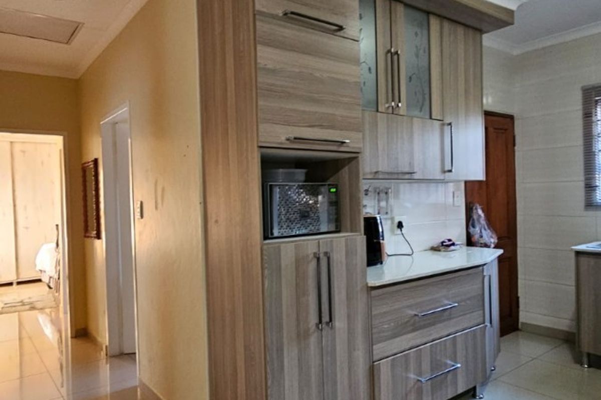 House To Rent in The Orchards, Akasia - Photo 3