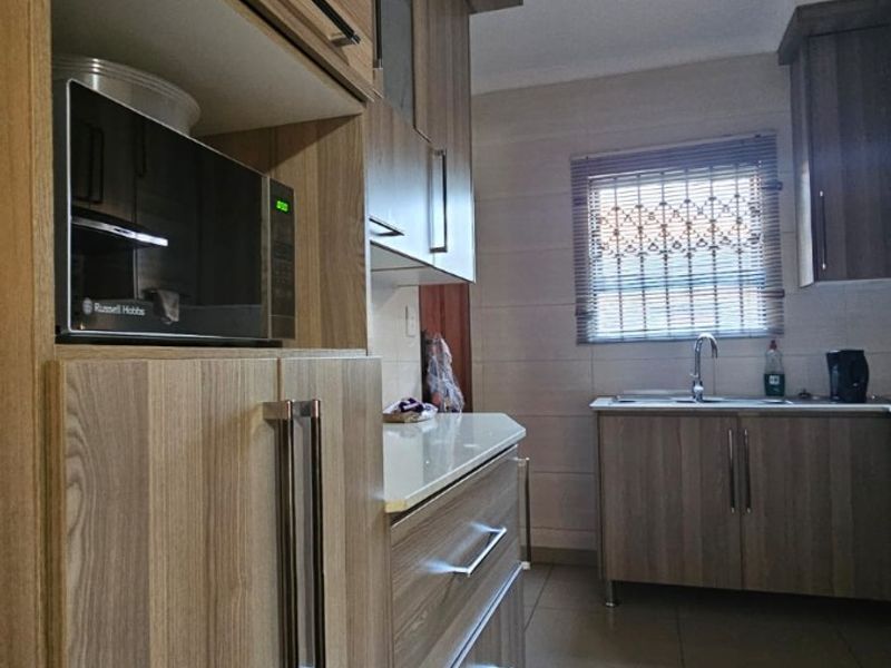 House To Rent in The Orchards, Akasia - Photo 4