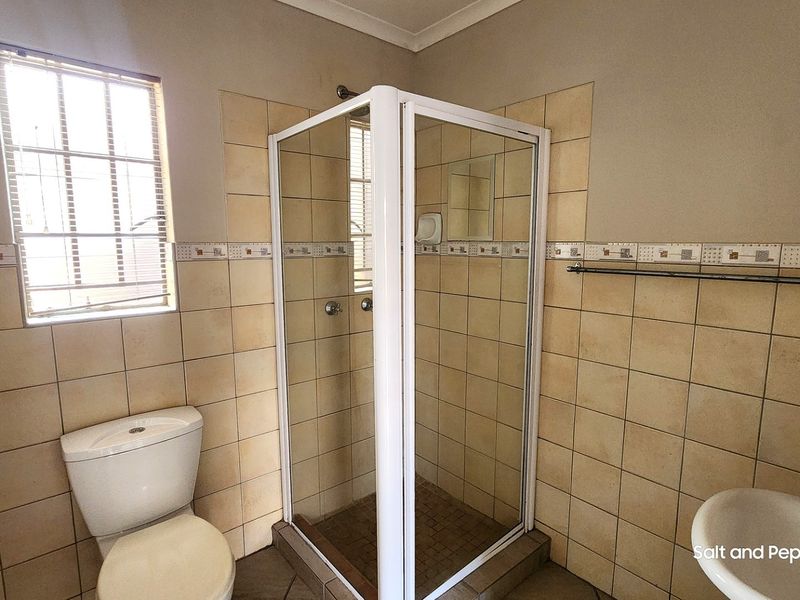 3 Bedroom Full Title Townhouse To Rent in Magalieskruin. - Photo 10