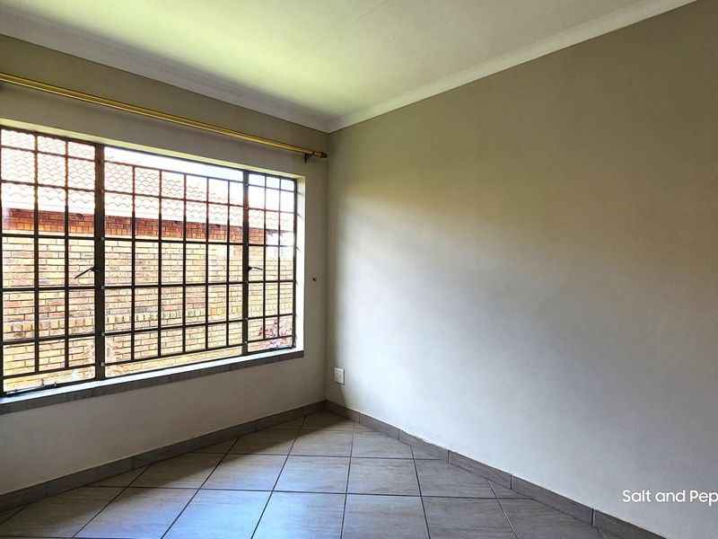 3 Bedroom Full Title Townhouse To Rent in Magalieskruin. - Photo 8