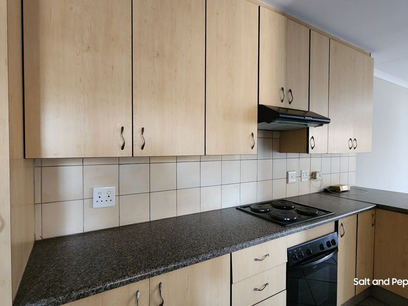3 Bedroom Full Title Townhouse To Rent in Magalieskruin. - Photo 6