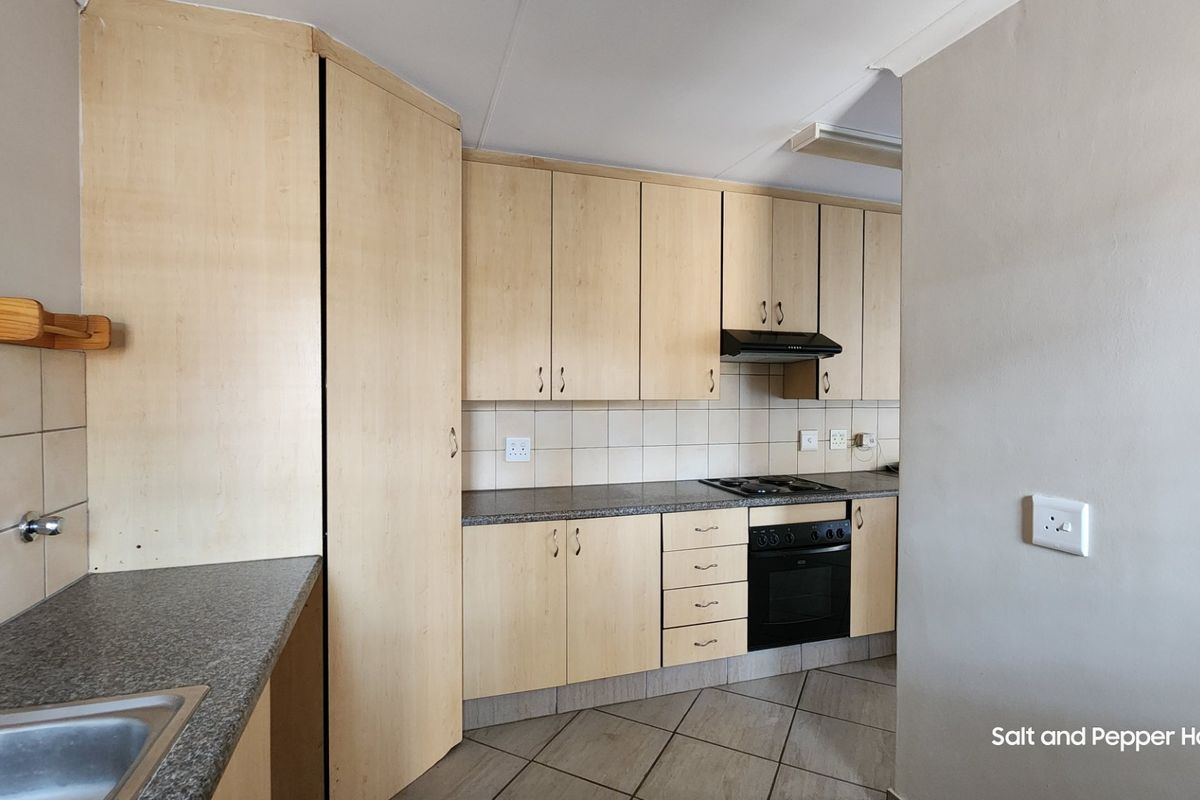 3 Bedroom Full Title Townhouse To Rent in Magalieskruin. - Photo 5
