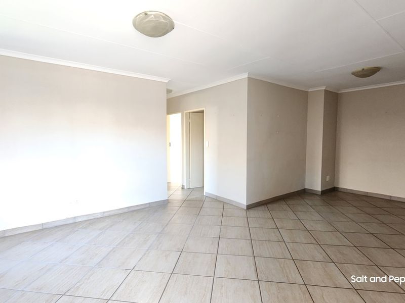 3 Bedroom Full Title Townhouse To Rent in Magalieskruin. - Photo 2