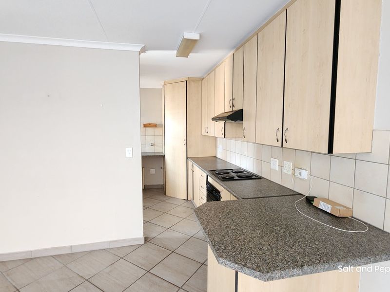 3 Bedroom Full Title Townhouse To Rent in Magalieskruin. - Photo 3