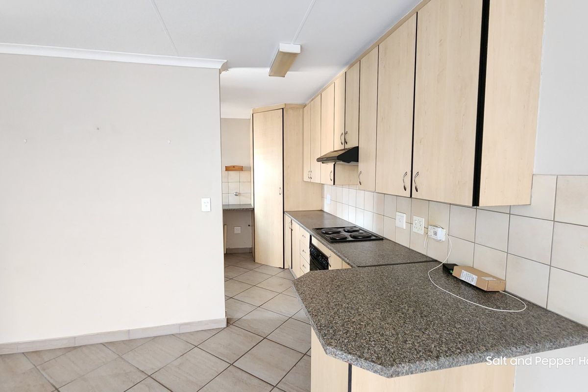 3 Bedroom Full Title Townhouse To Rent in Magalieskruin. - Photo 3