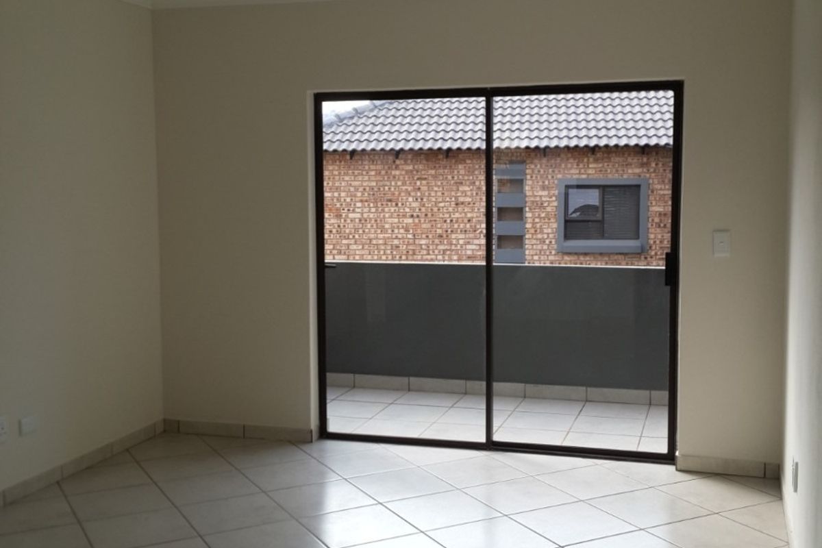 Modern, Stylish and Move In Ready Apartment with Built In Braai - Photo 3