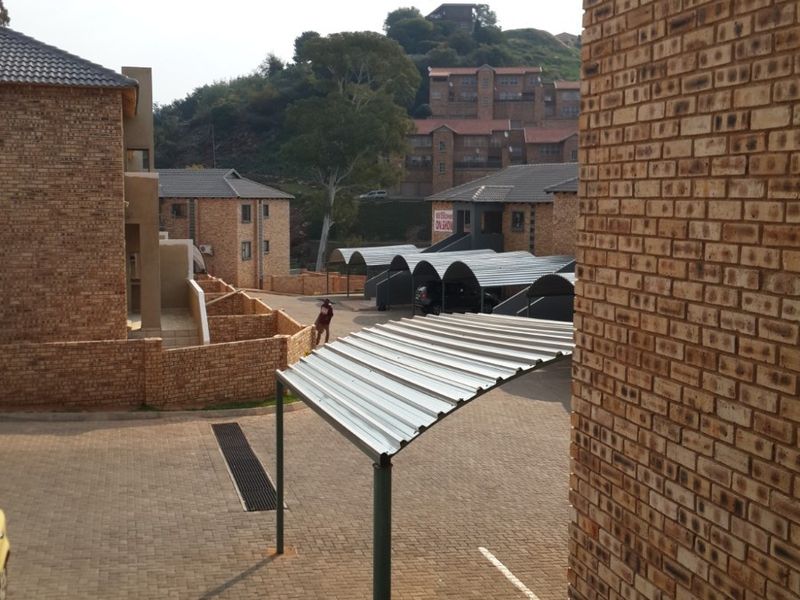 Modern, Stylish and Move In Ready Apartment with Built In Braai - Photo 8