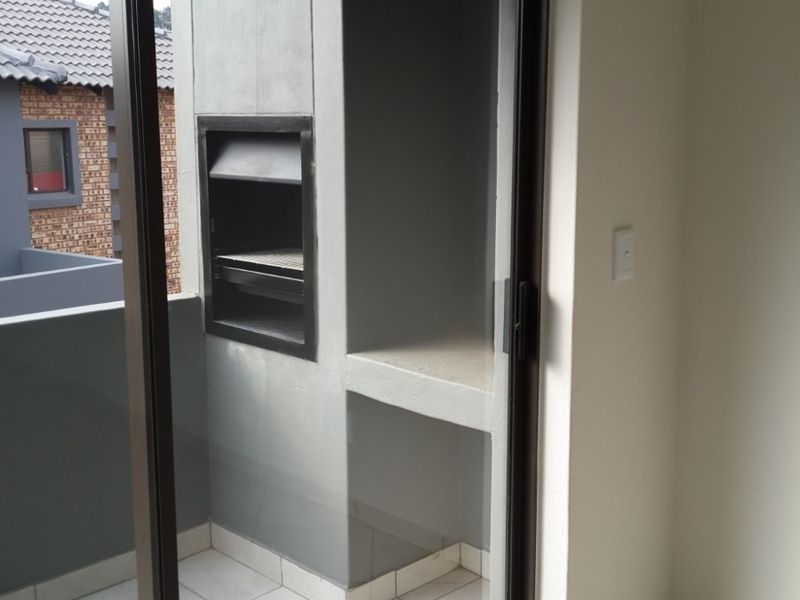 Modern, Stylish and Move In Ready Apartment with Built In Braai - Photo 7