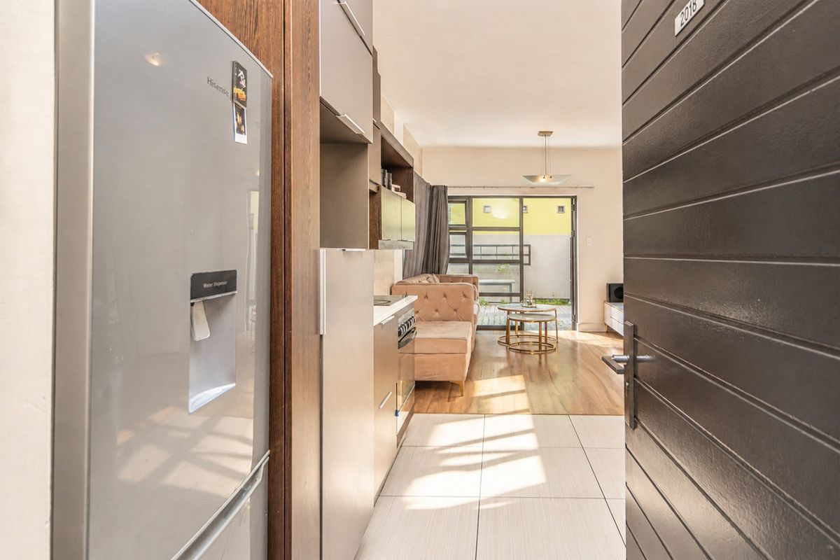Corner Ground Floor Apartment, Bnb Friendly Investment Opportunity in Rivonia - Photo 2