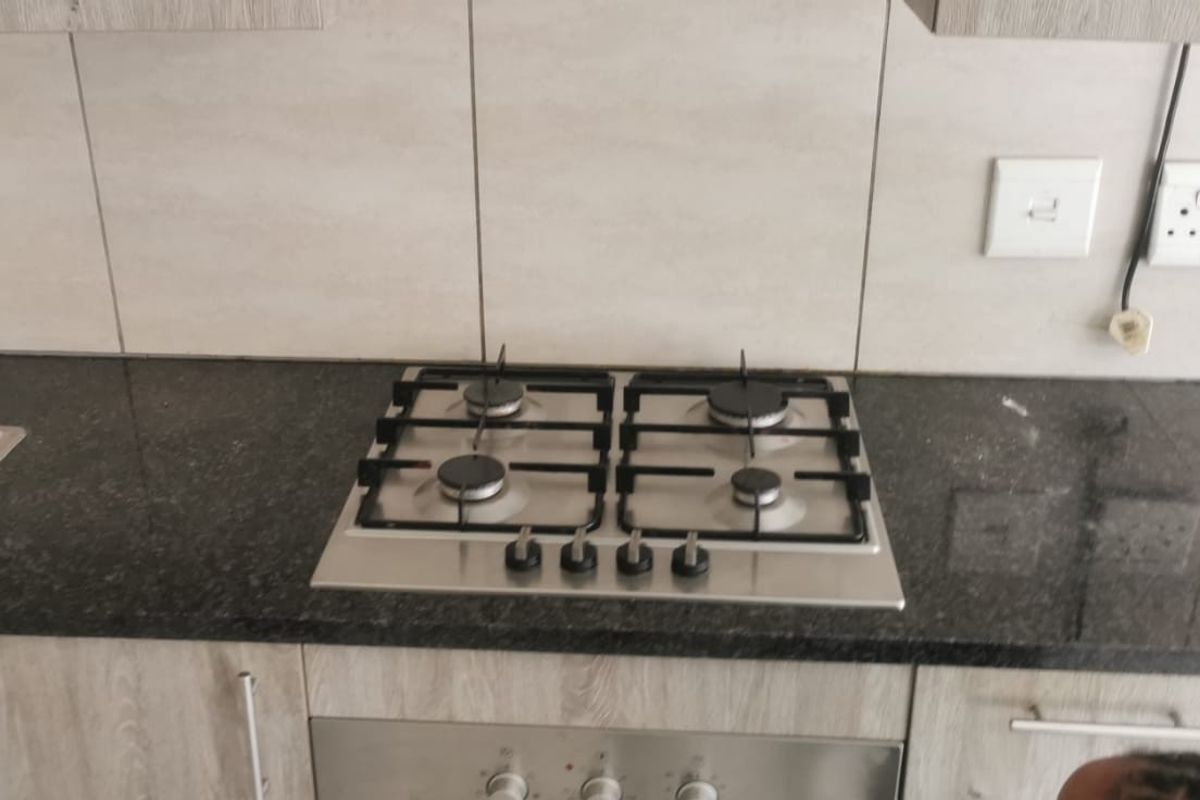 Modern 2-Bedroom Ground Floor Apartment with Dishwasher Included - Photo 3