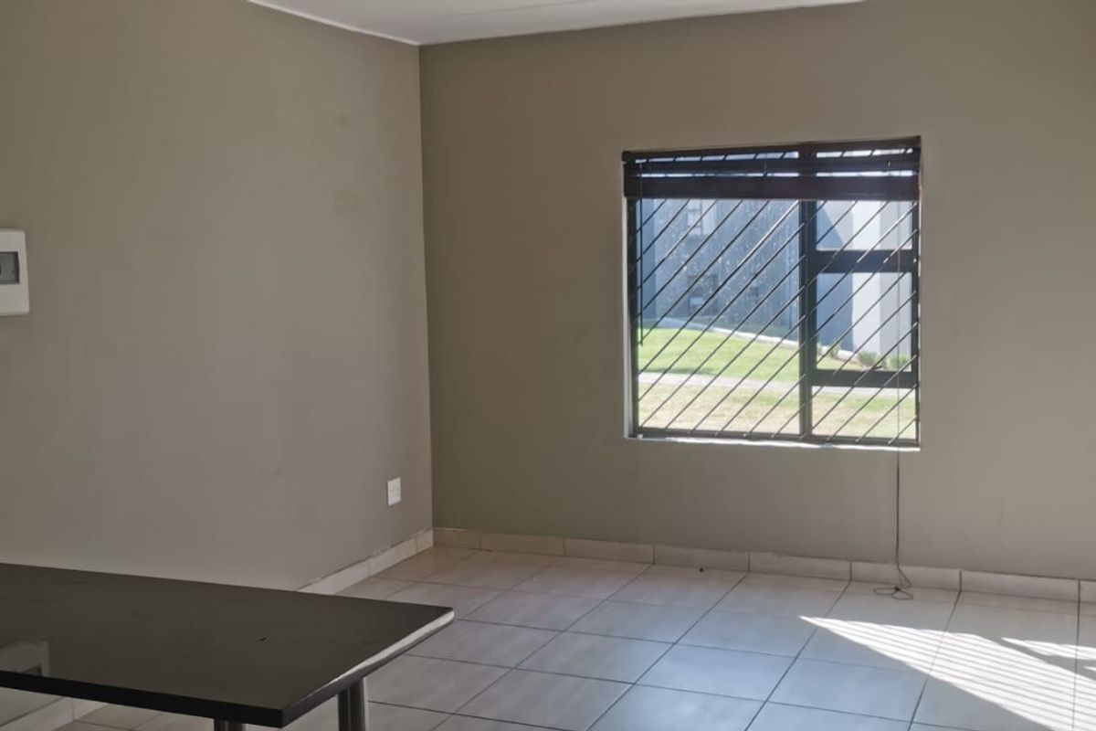 Modern 2-Bedroom Ground Floor Apartment with Dishwasher Included - Photo 4