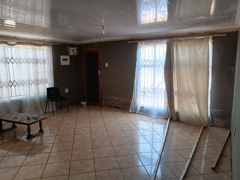 Family House For Sale in Ga-rankuwa - Photo 4