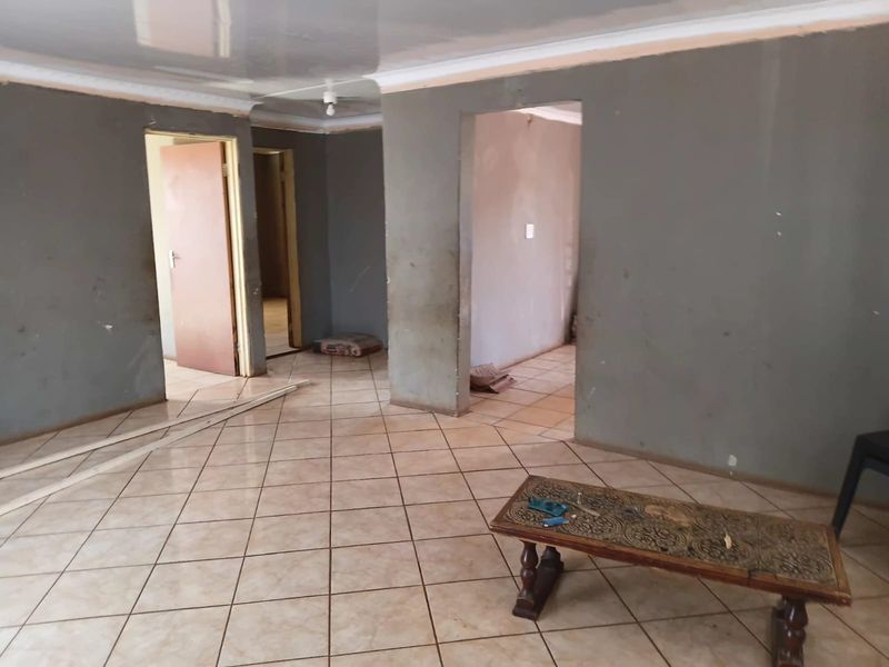 Family House For Sale in Ga-rankuwa - Photo 5