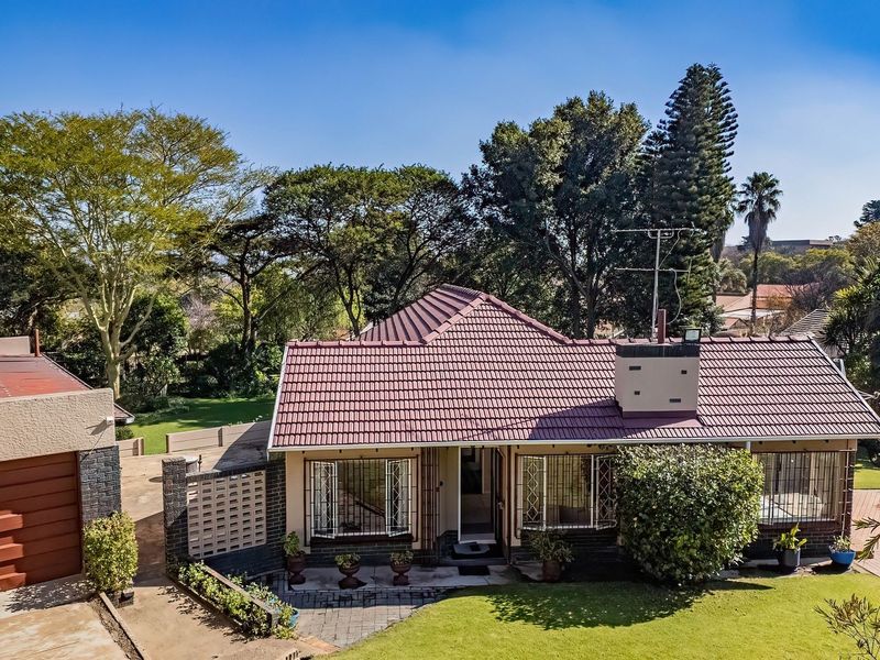 House For Sale in Johannesburg - Photo 2