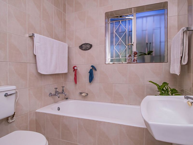 House For Sale in Johannesburg - Photo 10